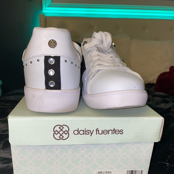 Daisy Fuentes Sneakers - Picture 4 of 7